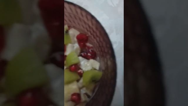 Фруктовый салат с греческим йогуртом смотреть онлайн