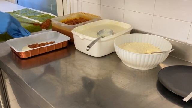 Cuocere bene la sfoglia e confezionare le lasagne смотреть онлайн