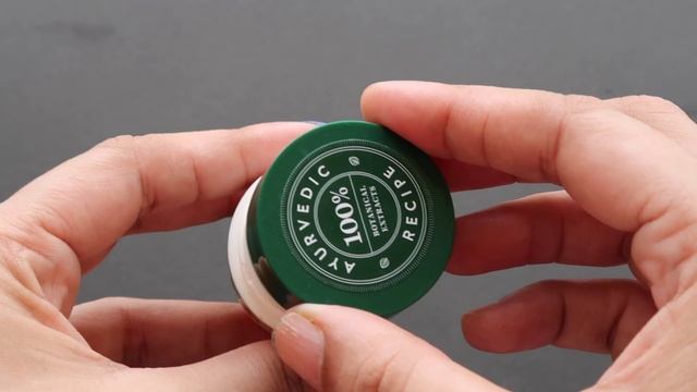 Spot Correcting Anti Acne Cream - Biotique Winter Green | Correct way of using Anti Acne Cream смотреть онлайн