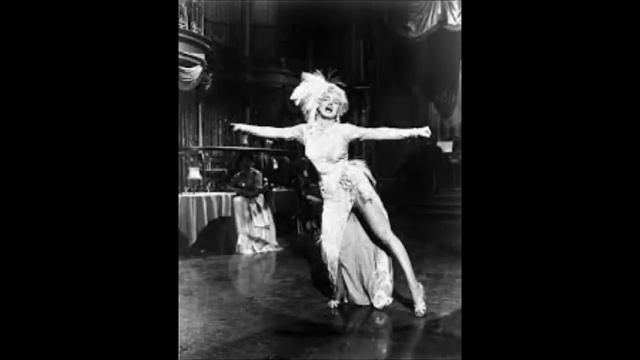 Marilyn Monroe Dancing - Some RARE Pictures! смотреть онлайн