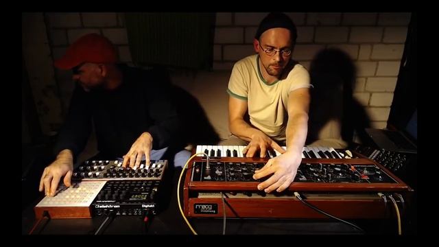 Skinnerbox - Sofa #6 (elektron Digitakt, Minimoog, Ableton)