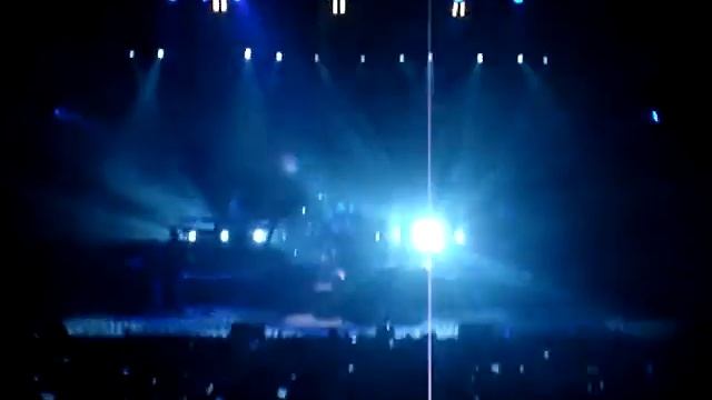 Demi Lovato - Skyscraper (Live In Manila 2013) смотреть онлайн