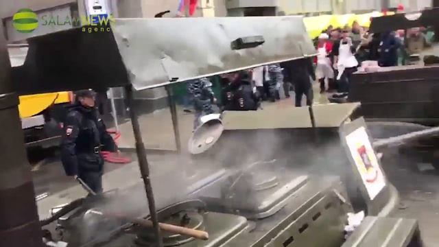 Армяне В Москве снова унизили азеров (09.05.2017) ! смотреть онлайн
