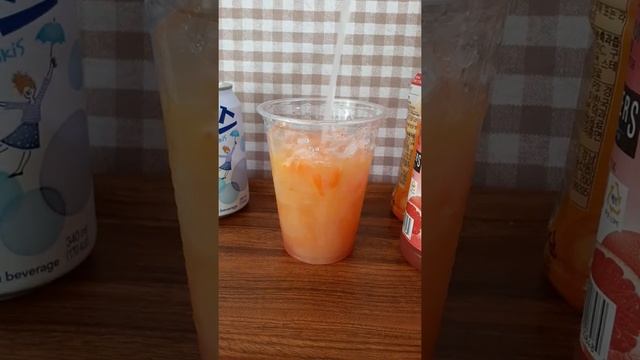 Delicious Milky Orange and Grapefruit with Soju Mixed Drink смотреть онлайн