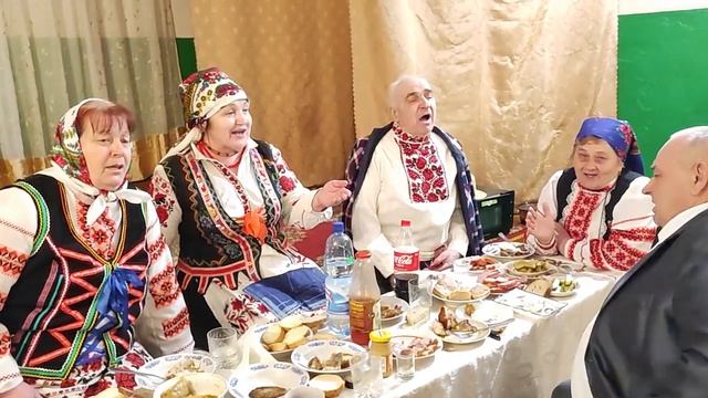 Я когда-то была молодая мне в окошко светила луна, появилася прядка седая и луна мне теперь не нужн смотреть онлайн