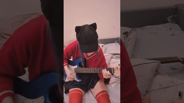 мита кепочка играет на гитаре смотреть онлайн