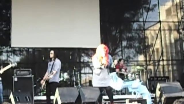 Give me love & No puedo - 212 Elis Paprika.AVI смотреть онлайн