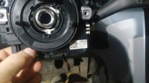 Škoda Yeti замена шлейфа руля.