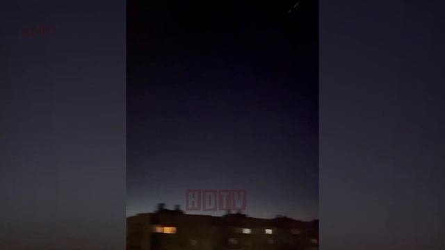 Силами ПВО над Макеевкой сбиты две ракеты «Точка-У». Обломки ракеты повредили жилые дома. смотреть онлайн