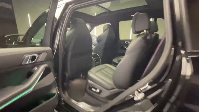 BMW X7 M60i смотреть онлайн