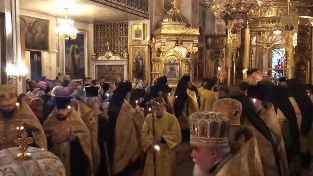Фрагмент богослужения с участием митрополита Иоанна в Псково-Печерском монастыре 2 смотреть онлайн