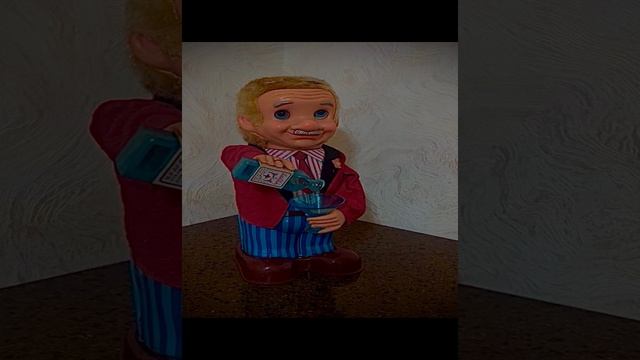 Винтажная ( 1965 г.) коллекционная электо-механическая игрушка. смотреть онлайн