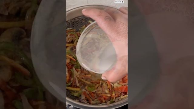 Warm Veg Noodles Soup थुकपा नूडल सूप #soup #viralshorts #trending #cooking #winterspecial #recipe смотреть онлайн