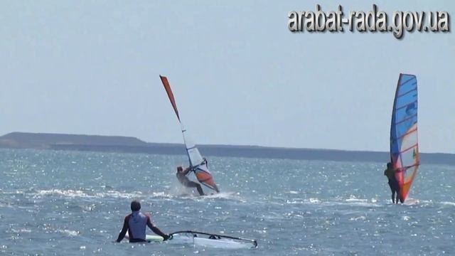 В с. Счасливцево на озере Сиваш состоялись первые гонки по виндсерфингу смотреть онлайн