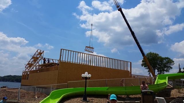 Tan Tar A Water Slide featuring Margaritaville Construction смотреть онлайн