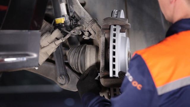 Wymiana przednie tarcze hamulcowe i klocki hamulcowe MERCEDES-BENZ GL X164 TUTORIAL | AUTODOC смотреть онлайн