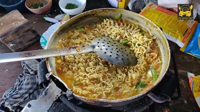 ОМЛЕТ ИЗ ДРОБЛЕНОЙ МАГГИ. ЛУЧШИЙ НА ВКУС. @ 60⧸- рупий за тарелку смотреть онлайн