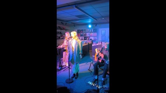 Aurora To be alright Acoustic Big Dipper Oslo 8 7 24 смотреть онлайн