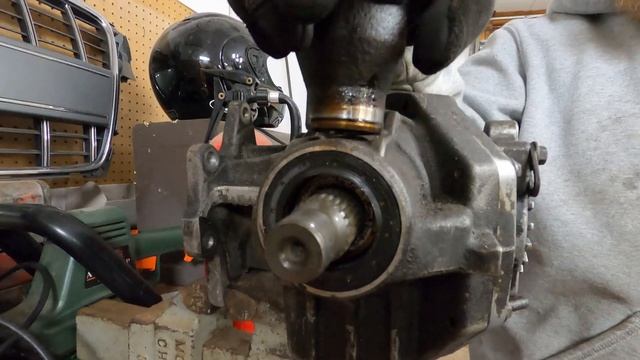 What's the Difference? I Volvo Angle Gear смотреть онлайн