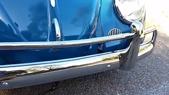 Walking around a Sea Blue 1964 VW Beetle Sedan смотреть онлайн