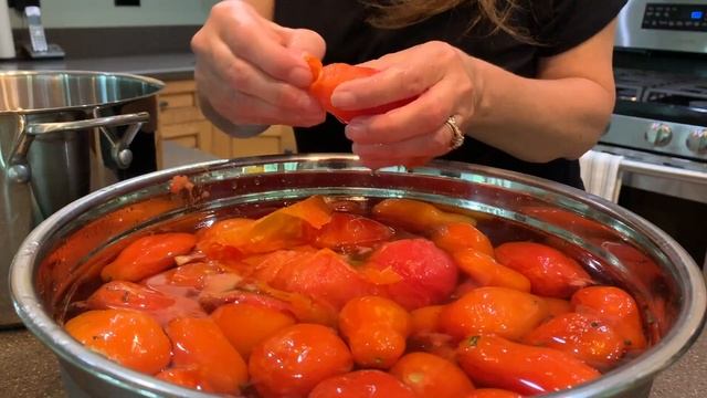 Easy trick for processing tomatoes (when you're short on time) смотреть онлайн