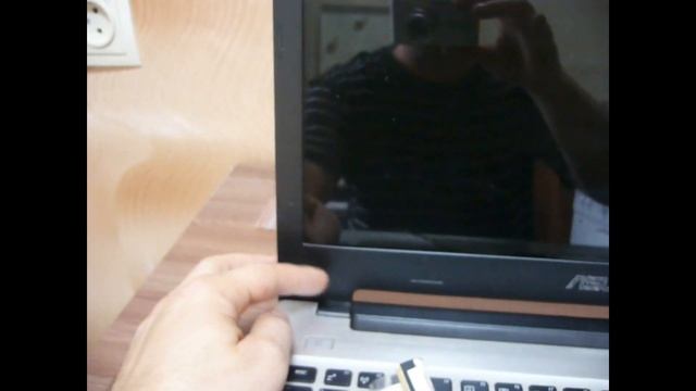 Ноутбук Asus K56CB не подошел шлейф матрицы Будьте внимательны !