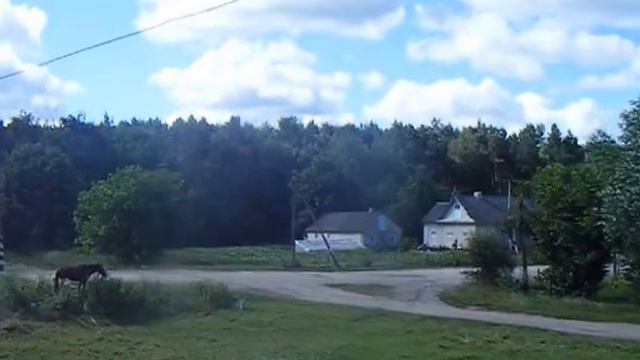 Вид с окна электрички на село Могиляны. смотреть онлайн