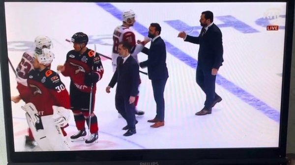 Рукопожатия команд после игры Локомотив-Авангард ПЛЕЙ-ОФФ!