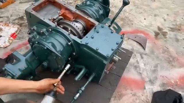 реставрация старого трактора.