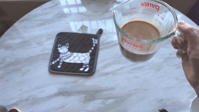 Easy Caramel Milk Tea With Boba! смотреть онлайн