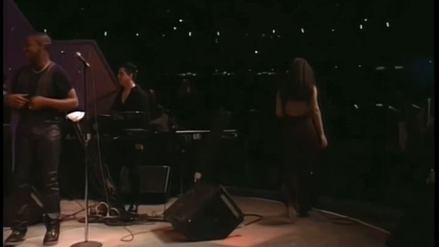 Selena - Astrodome 1995 Ending/Exit (Remastered) смотреть онлайн
