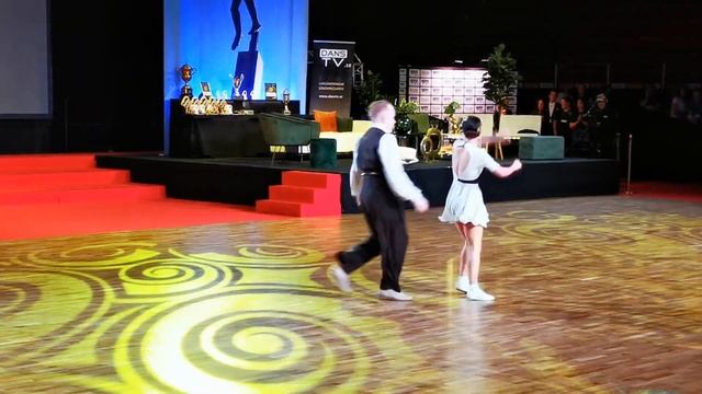 Nils och Bianca, Lindy hop showcase SM 2019 смотреть онлайн