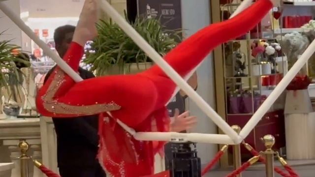 Аэроакробатика - Acrobatics
www.qwert.uz смотреть онлайн