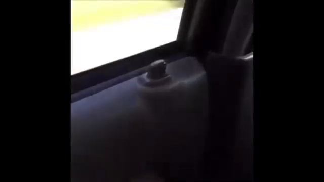 Испортил воздух в машине смотреть онлайн