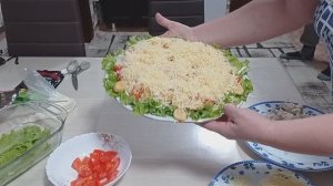 Съездила на маникюр. Доделали дела у Даши. На ужин Салат "ЦЕЗАРЬ" и домашняя лапша.