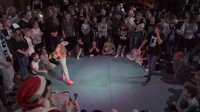 Round 2 | 1:8 | HIP HOP kidz | ELKA BATTLE | SPB | 15 01 17 - #bboy #bgirl #breakdance смотреть онлайн