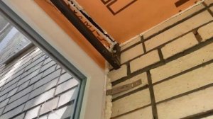 Крыша над балконом из профнастила. Отделка балкона с улицы сайдингом . Установка окон VEKA на балкон