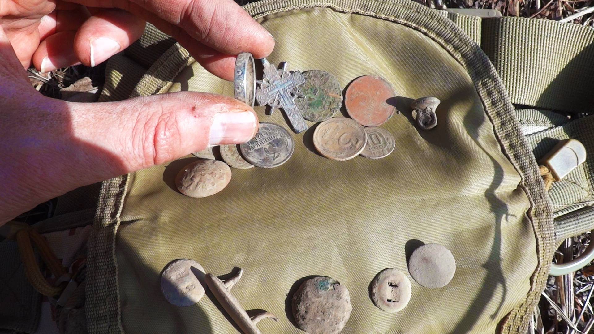 Кольца кресты и монеты можно найти на заброшенной деревне! Поиск с металлоискателем XP Deus 2 смотреть онлайн