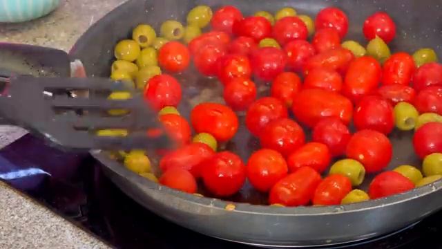 Вся фишка в нескольких ингредиентах и ужин в греческом стиле готов! Удивительно простой рецепт смотреть онлайн