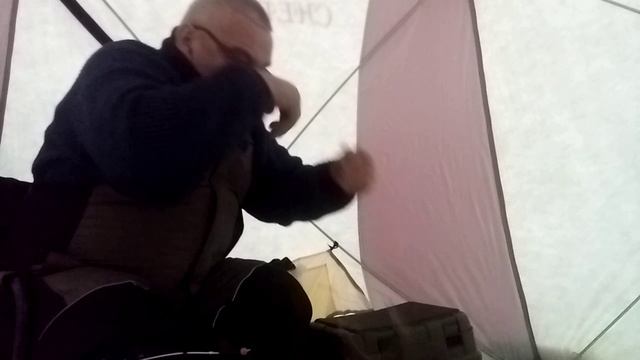 Один на реке, рыбалка в новом году смотреть онлайн