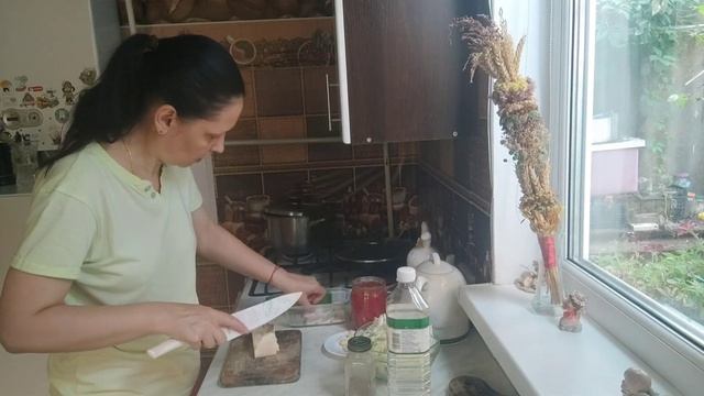 Сало с чесноком и перцем к борщику👍Едем в гости на Шурпу.Потеряли зонтик ☂️ смотреть онлайн