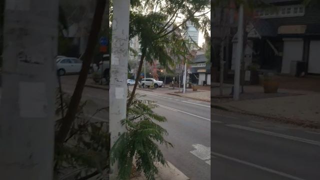 Их нравы. Нищий в дорогом районе Лас Кондес Сантьяго Чили. смотреть онлайн