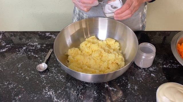 Веганский салат Мимоза, который стоит попробовать. Праздничная  советская классика!