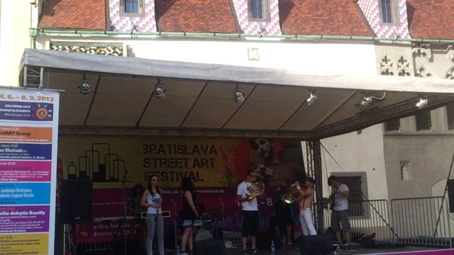 Hugo Čáves Orchestra - Bajkalská (live 14.6.2013 Hlavné námestie Bratislava) смотреть онлайн