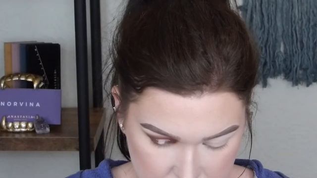 Latte Palette | Pop of Color Fall Tutorial смотреть онлайн
