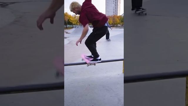 ЛОМАЮ СКЕЙТ ИЗ ЗОЛОТА‼️ #скейт #скейтборд #а4 #shorts #tiktok #тикток #приколы #рекомендации #шортс смотреть онлайн