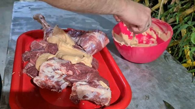 Баранья нога и рёбрышки в сметане