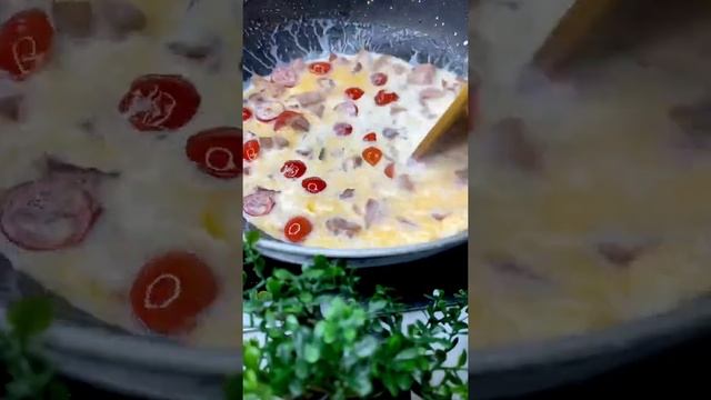 Паста с ветчиной и беконом в сливочном соусе🥓🥛#shorts