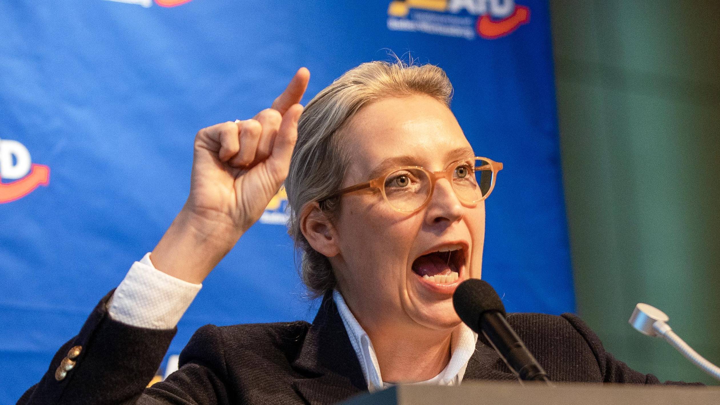 МИР на грани! ЧЕРНЫЕ времена - в школу на папином мерседесе... смотреть онлайн