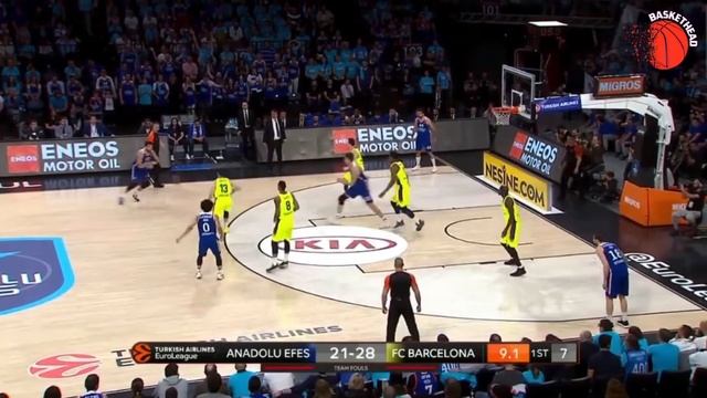 Anadolu Efes pick & roll offense against Barcelona смотреть онлайн